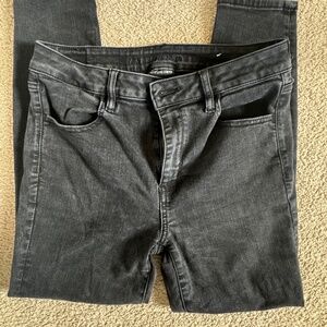 🖤👖American Eagle High-Waisted Straight Leg Jeans – Size 12 Short